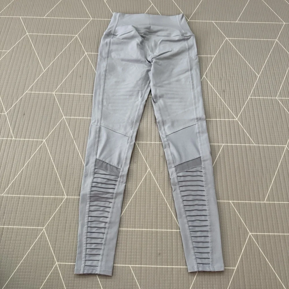 Alo‎ Yoga Light Gray Moto Leggings Size S